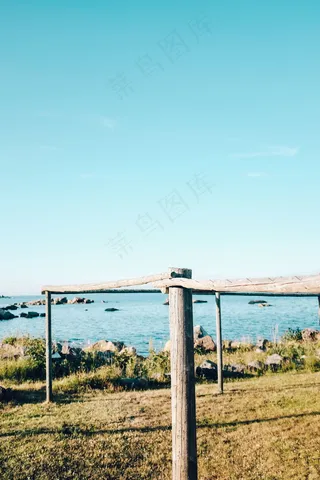 蓝天大海草地图片