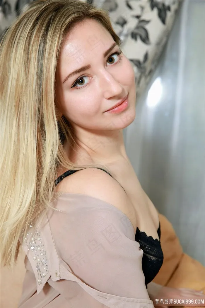 超清俄罗斯性感金发成熟美女写真图片