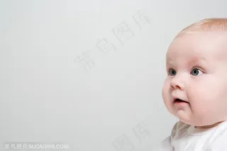 创意搞怪广告素材 张大眼睛的外国婴儿侧面