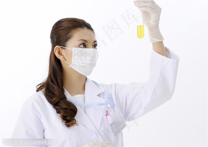 左手拿试管戴着口罩手的女医生