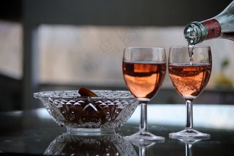两杯红酒图片 两杯红酒图片