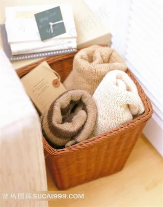 收纳竹筐里的针织品