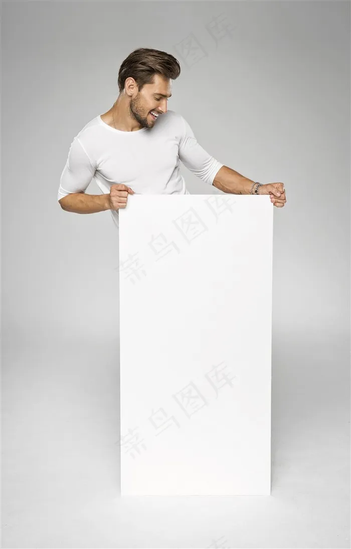 穿白色衣服的时尚帅哥素材图片