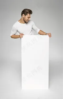 穿白色衣服的时尚帅哥素材图片