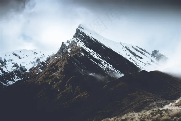 壮观的山峰素材图片