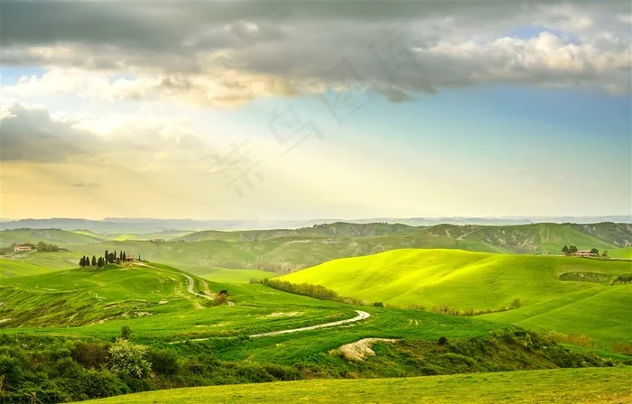 天空下的绿色草原自然风景高清图片