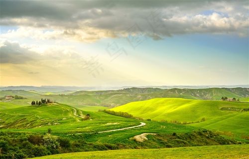 天空下的绿色草原自然风景高清图片
