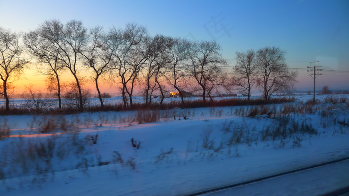 郊外的天空雪地图片