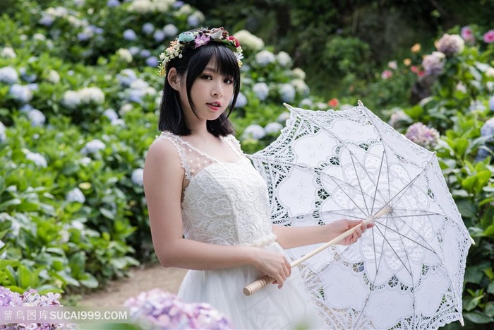 花丛中清纯美女