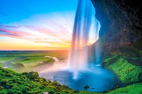 著名冰岛瀑布风景绿色