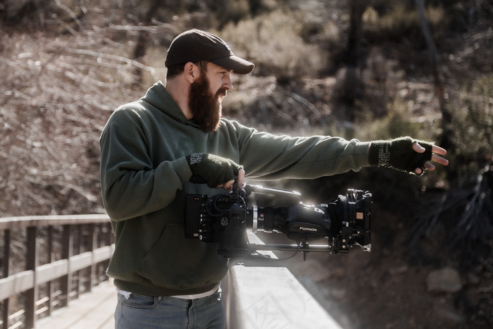 络腮胡帅哥摄影师图片