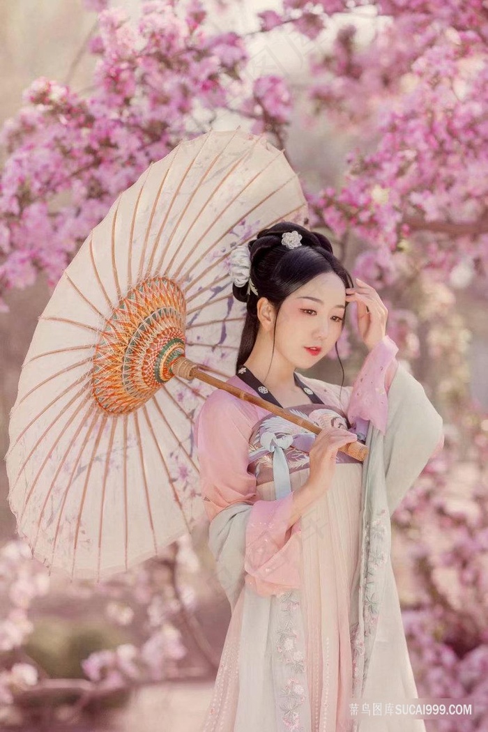 樱花户外写真古风美女图片