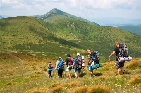 爬山的背包客人物图 爬山的背包客人物图