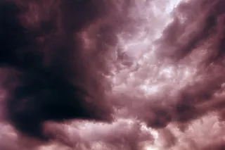 乌云暗色天空背景