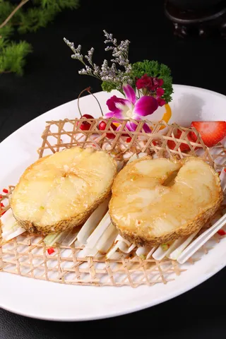 竹网葱烧银鳕鱼