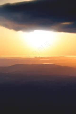 天边黄昏余晖景色图片
