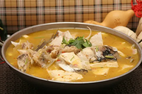 锅仔鱼头块炖豆腐26