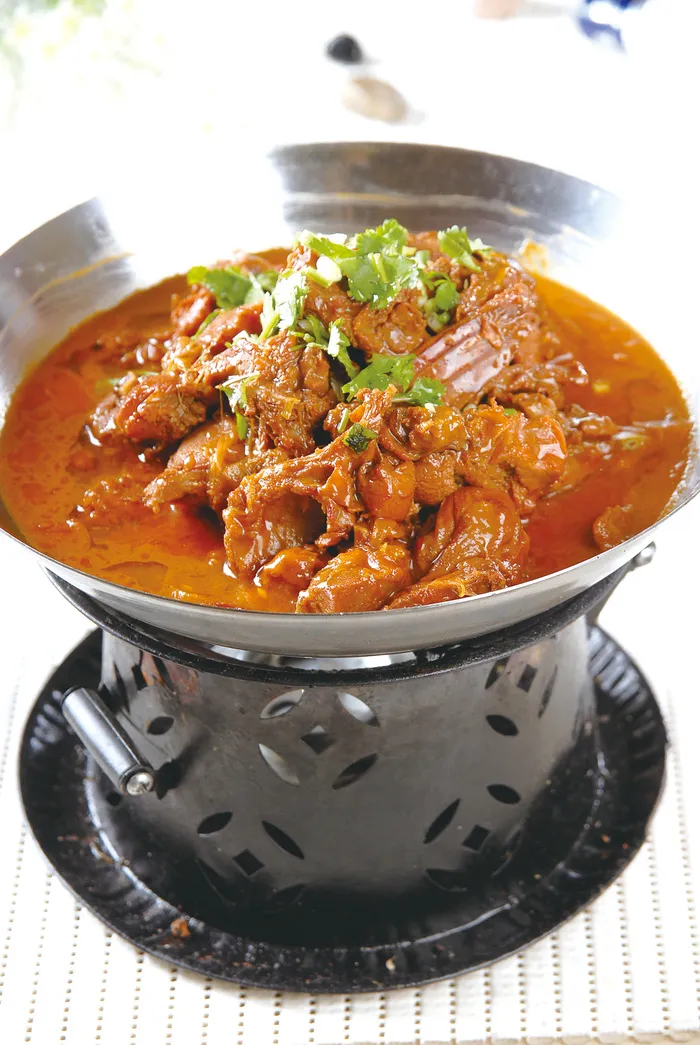 干锅美食焖锅湘菜麻辣香辣纸锅干锅兔肉