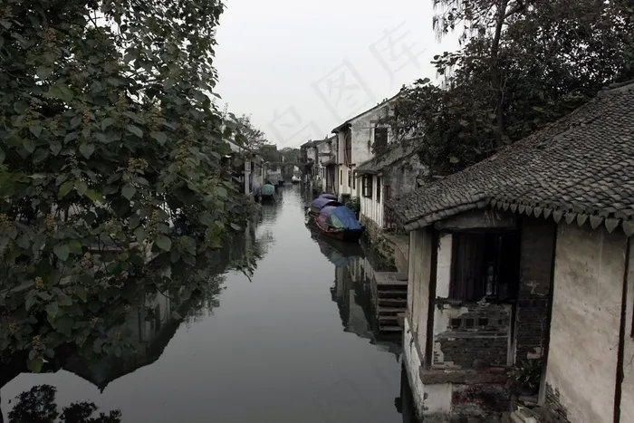 水道两旁的民宅