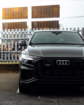黑色奥迪跑车图片