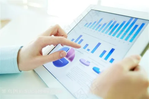 平板电脑上的业绩报告摄影高清图片