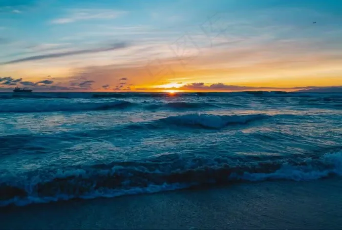海边的落日图