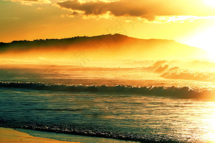黄昏海边图