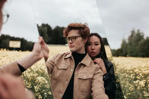 欧亚情侣写真图片 欧亚情侣写真图片