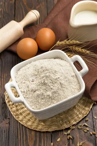 面粉麦穗和鸡蛋高清图片