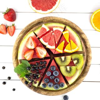 新鲜的夏季水果拼盘