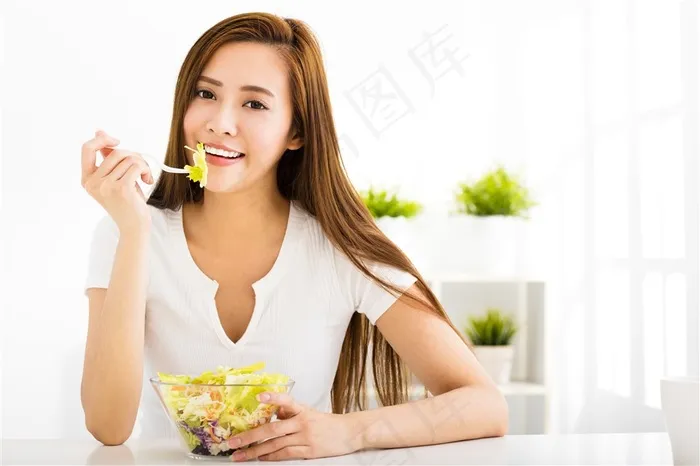 美女与健康果蔬高清图片