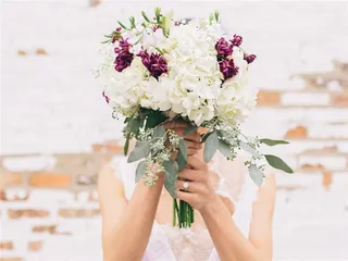 承载幸福的手捧花素材