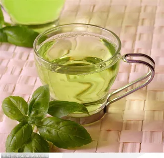 玻璃杯和绿茶 玻璃杯和绿茶