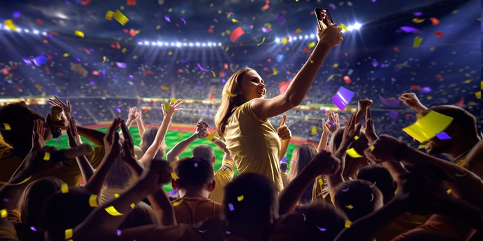 热烈庆祝的足球场狂欢人物素材