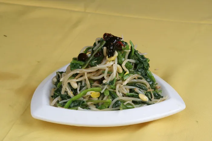菠菜拌豆芽8元