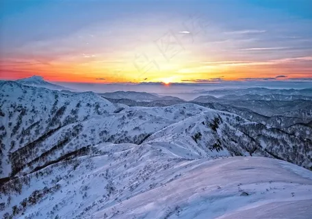 黄昏下的雪山 黄昏下的雪山