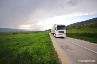 公路大卡车图片