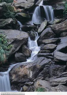 山脉中流淌的河流 山脉中流淌的河流