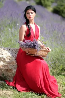 红裙气质型美女图片 红裙气质型美女图片
