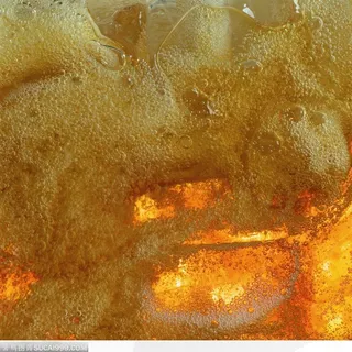 动感饮品-漂亮的酒泡沫