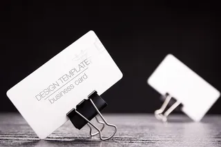 铁夹子与空白商务名片