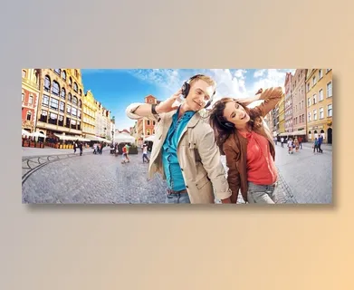 开心旅游的情侣图片