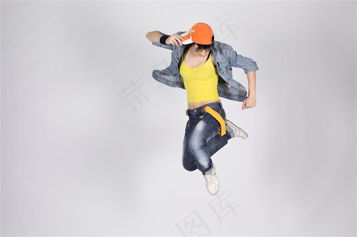 跳跃的国外男人