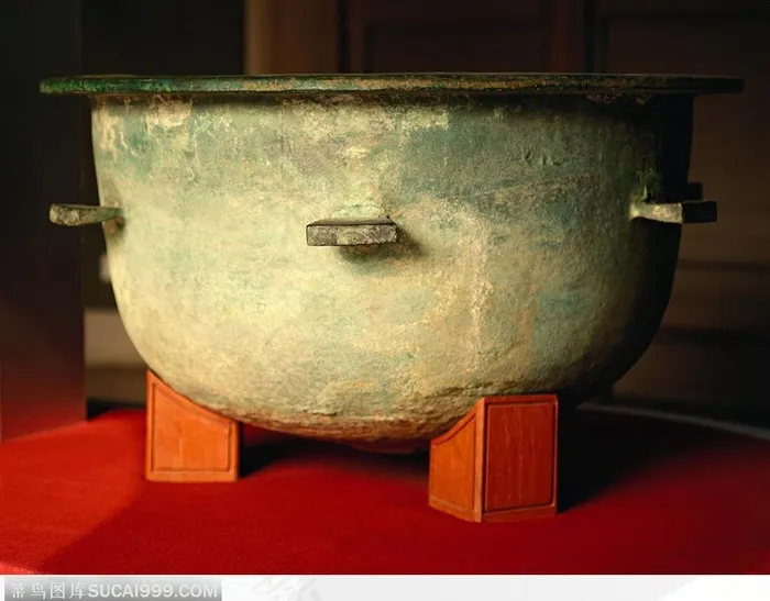 传统青铜器-圆形的鼎