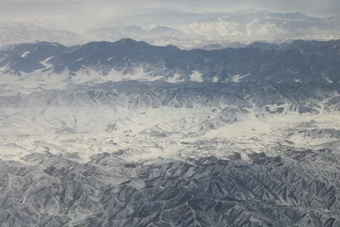 简约空中俯瞰山