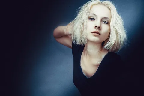 清新唯美可爱的女孩摄影图片