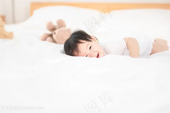 趴着微笑宝宝