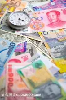 一堆纸币和怀表图片