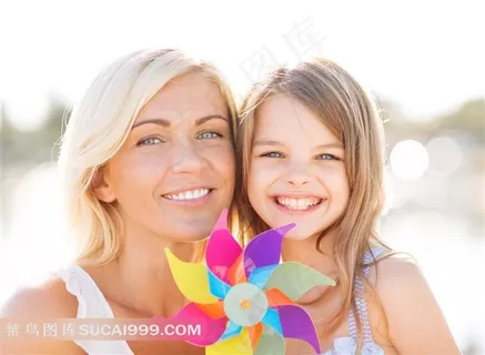 欧美母女风车写真图片