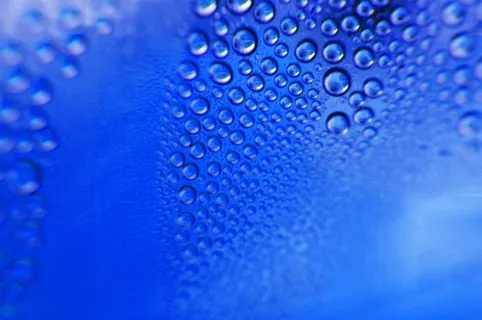 蓝色水珠背景高清图片 蓝色水珠背景高清图片